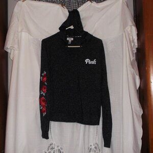 Gray PINK Victoria's Secret Long Sleeved, Hooded Top w. Roses on Sleeves - Sz. S